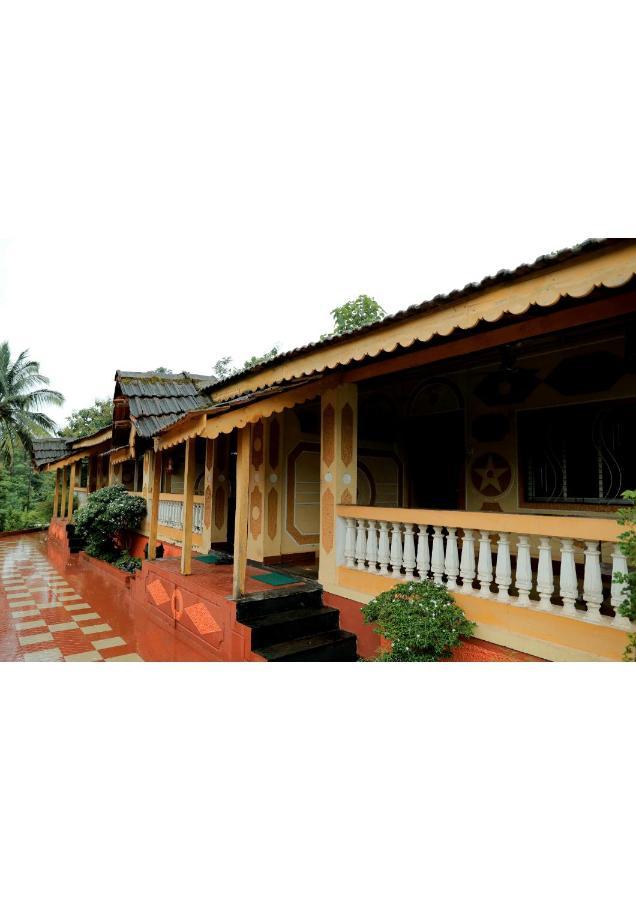 Nisarg Resort Guhāgar Exterior foto