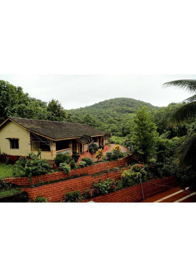 Nisarg Resort Guhāgar Exterior foto